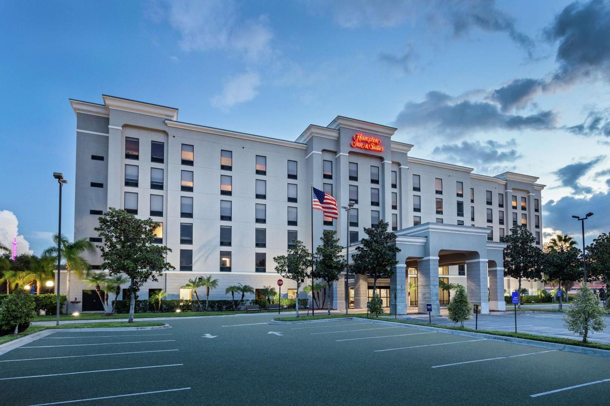 Hampton Inn & Suites Orlando International Drive North Exterior photo