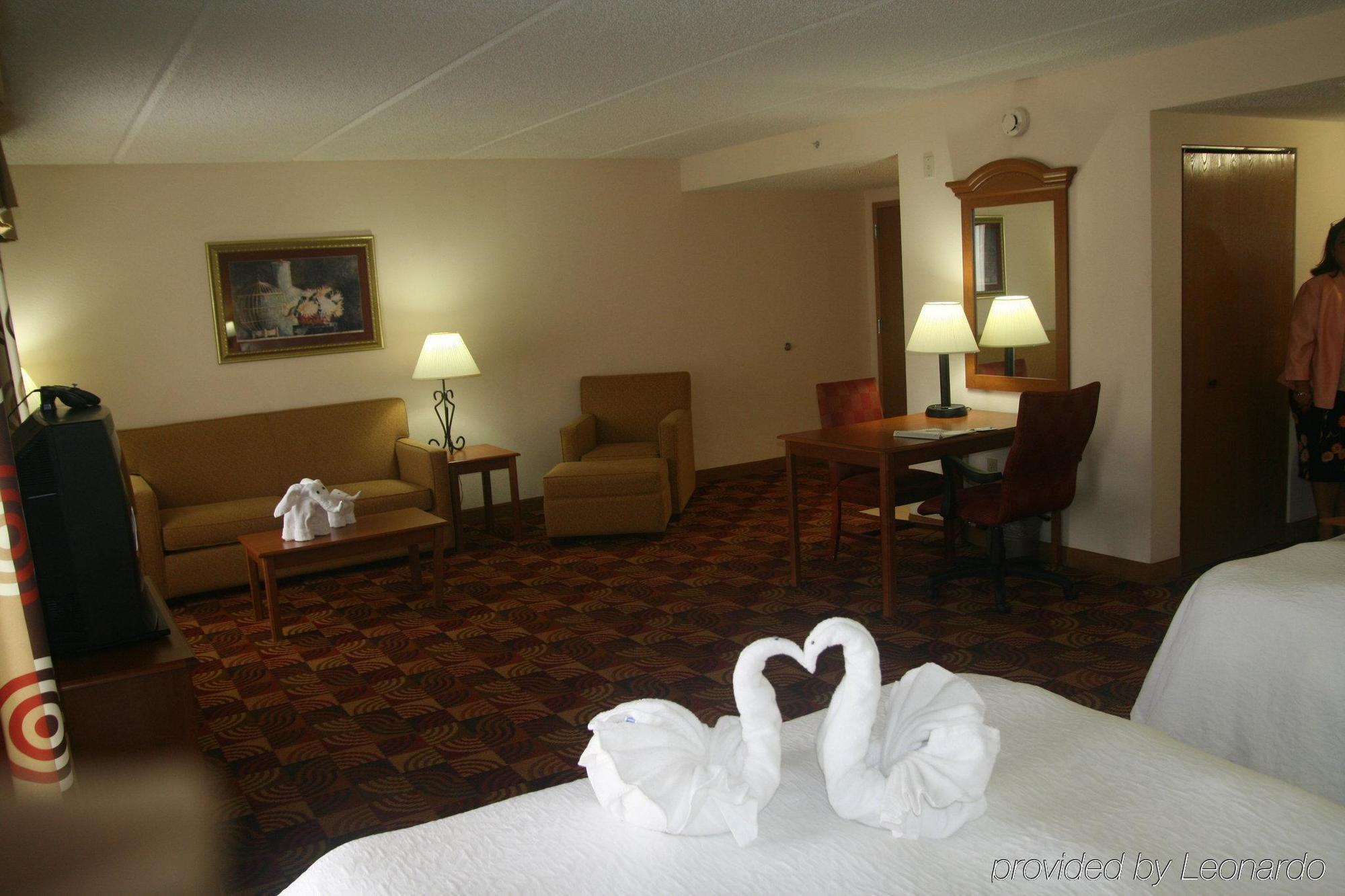 Hampton Inn & Suites Orlando International Drive North Room photo